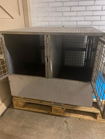 Hondenbench beschikbaar voor biedingen