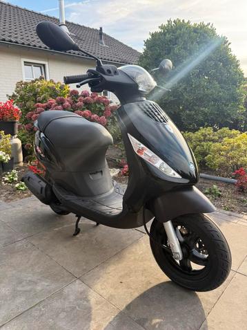 ⭐️Piaggio zip 2016 50cc 3772 km Brom Nieuwstaat!!⭐️ beschikbaar voor biedingen