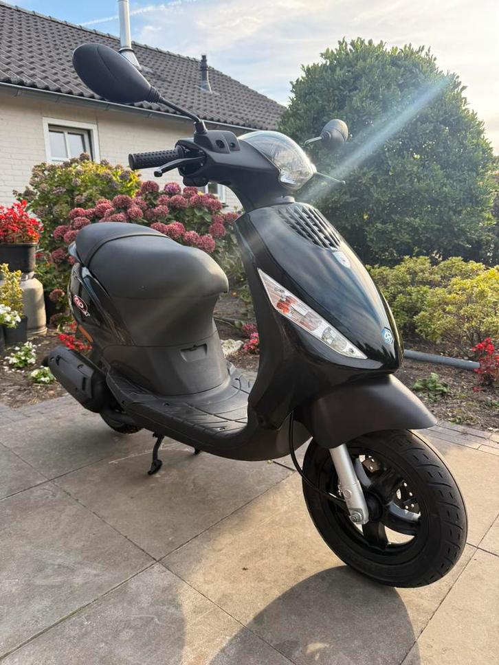 ⭐️Piaggio zip 2016 50cc 3772 km Brom Nieuwstaat!!⭐️, Fietsen en Brommers, Scooters | Piaggio, Zo goed als nieuw, Zip, Benzine