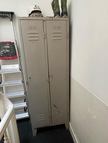 Locker metaal beschikbaar voor biedingen