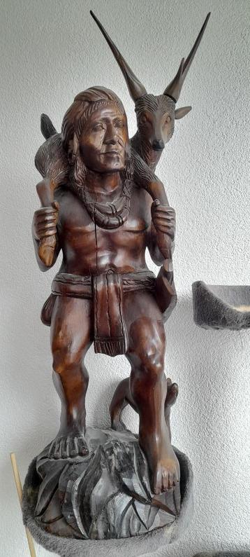 oermens met hond en geschoten hert 75 cm beschikbaar voor biedingen