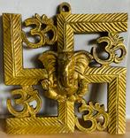 Goudkleurige Ganesha Beeld met Ohm - Kunstwerk Indiase Cul, Verzamelen, Ophalen of Verzenden, Nieuw, Religie