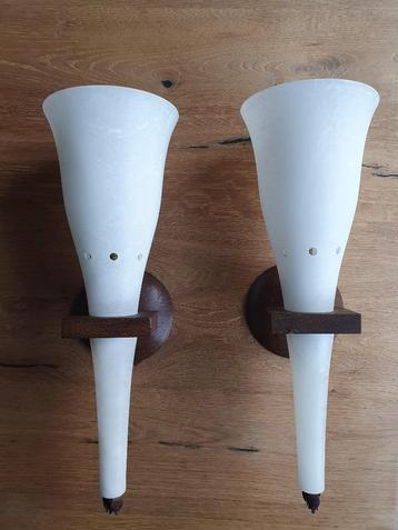 Albaster (alabaster) wandlamp wit + roestkleur metaal houder beschikbaar voor biedingen