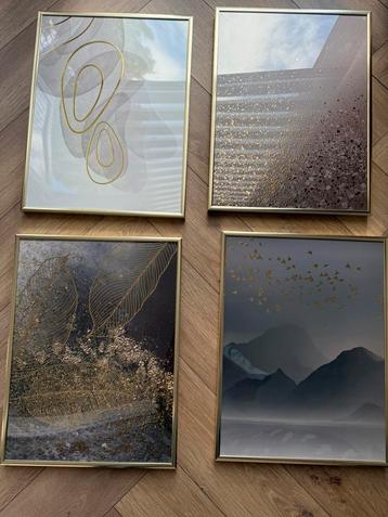 4 stuks lijsten met posters beschikbaar voor biedingen