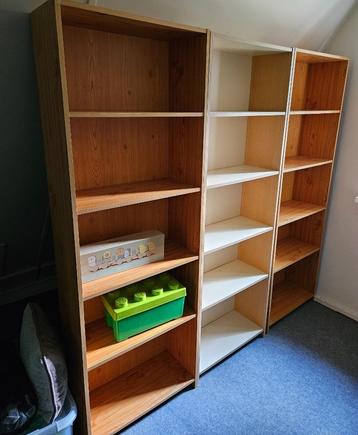 Boekenkast hout 3 stuks 172cm hoog  beschikbaar voor biedingen