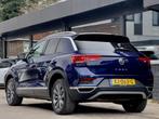 Volkswagen T-Roc 1.0 TSI NU 50/50 DEAL 9950 2JR RENTEVRIJ FI, Auto's, Voorwielaandrijving, Gebruikt, Euro 6, Blauw