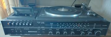 Een oude stereo installatie Panasonic SG-1080L beschikbaar voor biedingen