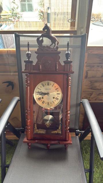 Goedwerkende klok.  Regular. beschikbaar voor biedingen