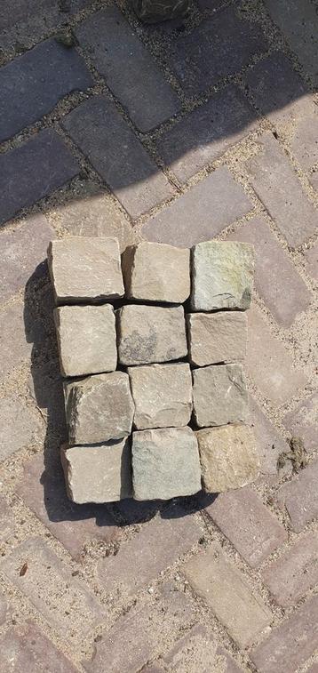 Basalt keitjes 10x10x10cm natuursteen.  beschikbaar voor biedingen