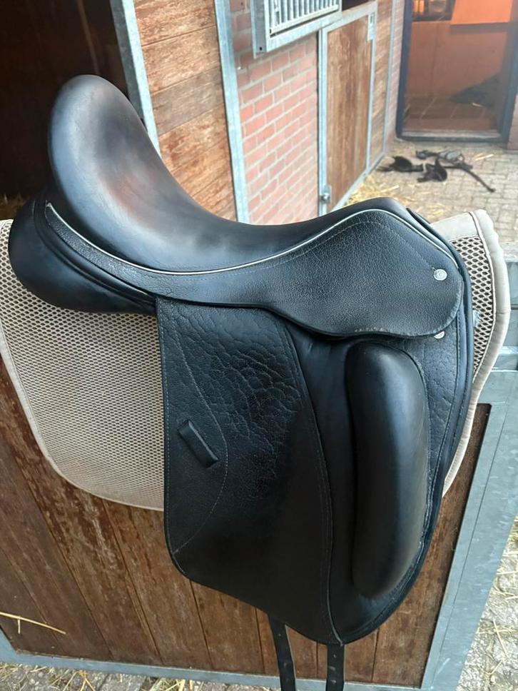 Custom Advantage R 17,5 inch, Dieren en Toebehoren, Paarden en Pony's | Zadels, Gebruikt, Dressuur, Ophalen of Verzenden