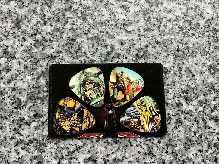 4 uitneembare plectrums van Iron Maiden, Verzamelen, Muziek, Artiesten en Beroemdheden, Nieuw, Foto of Kaart, Ophalen of Verzenden