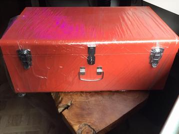 Oranje/Rood metalen kist,rood metalen koffer ,ijzer geldkist beschikbaar voor biedingen