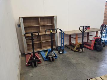 werkbank, magazijn goederen, archiefkasten, houten kast beschikbaar voor biedingen