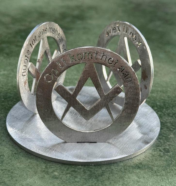 Handgemaakt Designobject voor op bureau Vrijmetselaar, Antiek en Kunst, Kunst | Designobjecten, Ophalen of Verzenden