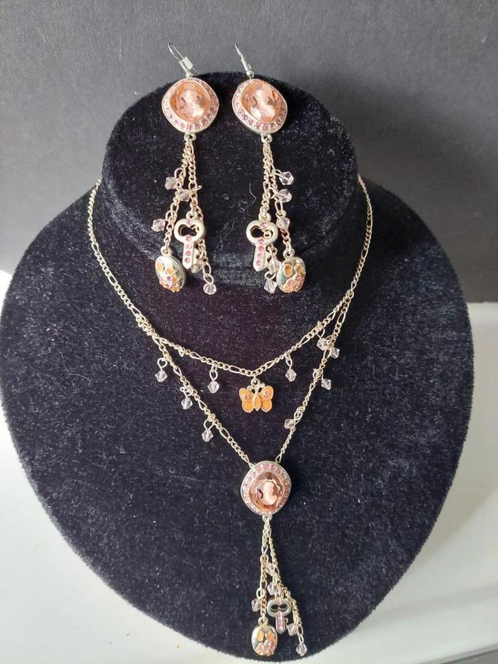 Ketting en oorbellen met camee in modern jasje gegoten., Sieraden, Tassen en Uiterlijk, Kettingen, Zo goed als nieuw, Overige materialen