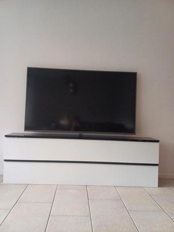 TV- meubel met klapdeuren