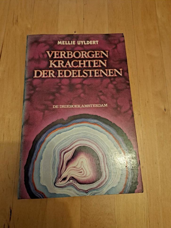 Verborgen Krachten der Edelstenen - Mellie Uyldert, Boeken, Esoterie en Spiritualiteit, Ophalen of Verzenden