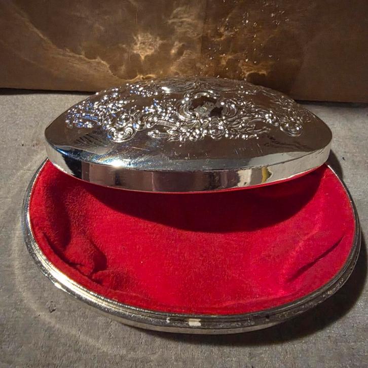 Verzilverd Sieradendoosje met Rode Voering, Antiek en Kunst, Antiek | Goud en Zilver, Ophalen of Verzenden