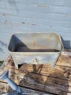 Old look metalen bloembak op pootjes foto 1 en 2, Heikant 21 Kaatsheuvel, Minder dan 60 cm, Belle Vieille Brocante, Ophalen of Verzenden