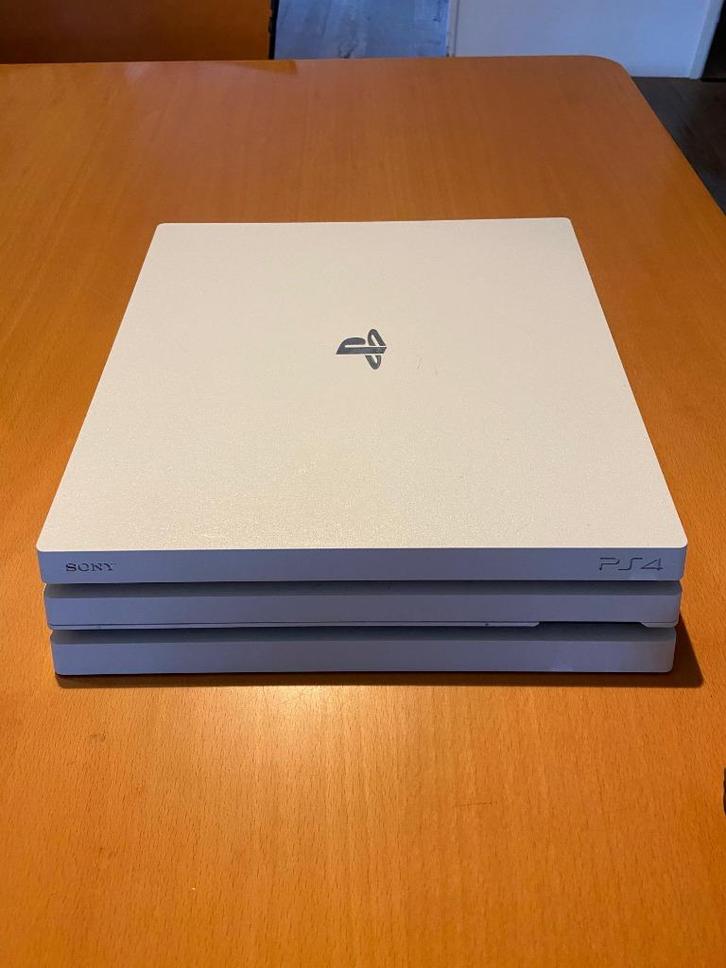 Sony PlayStation 4 Pro Console - 1TB - Wit- 2 controllers, Spelcomputers en Games, Spelcomputers | Sony PlayStation 4, Zo goed als nieuw