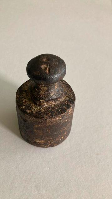 Antiek gewicht hoogte 8-9cm beschikbaar voor biedingen