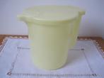 Tupperware waterkan of melkkan 1 liter zo goed als nieuw., Ophalen of Verzenden, Zo goed als nieuw, Geel, Beker of Kan
