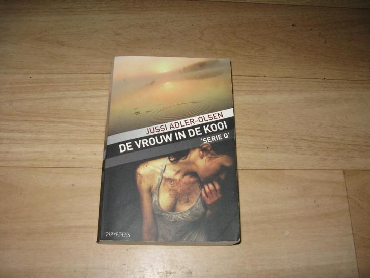 Jussi Adler-Olsen - De vrouw in de kooi, Boeken, Thrillers, Gelezen, Ophalen of Verzenden