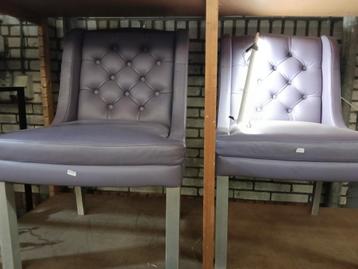 Paarse Stoelen Set beschikbaar voor biedingen