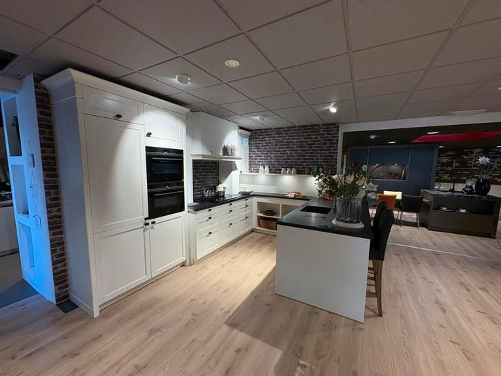Showroom Hacker Bristol Wit, Huis en Inrichting, Keuken | Complete keukens, Nieuw, U-keuken, Wit, Composiet, Ophalen