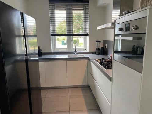 Witte Tieleman hoekkeuken in goede staat, Huis en Inrichting, Keuken | Complete keukens, Zo goed als nieuw, Hoekkeuken, Wit, Kunststof