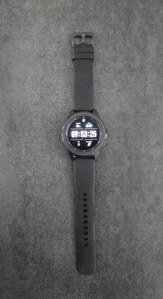 Samsung smartwatch 42mm, Sieraden, Tassen en Uiterlijk, Smartwatches, Zo goed als nieuw, Android, Zwart, Calorieverbanding, GPS