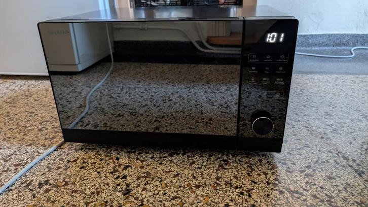 Zwarte Sharp YC-GC52FE Combimagnetron met ovenfunctie, Witgoed en Apparatuur, Magnetrons, Gebruikt, Vrijstaand, Combimagnetron