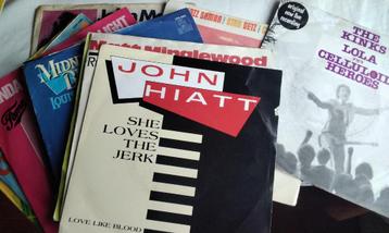 Singles Vintage Platen Koffer + Singles 7 inch 64 45 Toeren  beschikbaar voor biedingen