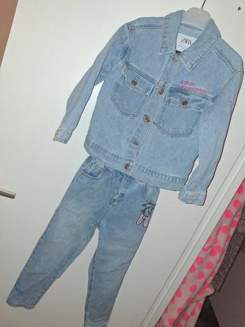 Disney spijkerjas met broek (PAK) ZARA maat 110 Minnie Mouse, Kinderen en Baby's, Kinderkleding | Maat 110, Zo goed als nieuw
