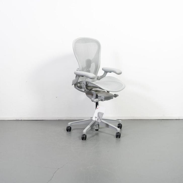 1x Herman Miller Aeron Remastered Mineral/Satijn maat B, Huis en Inrichting, Bureaustoelen, Zo goed als nieuw, Bureaustoel, Grijs