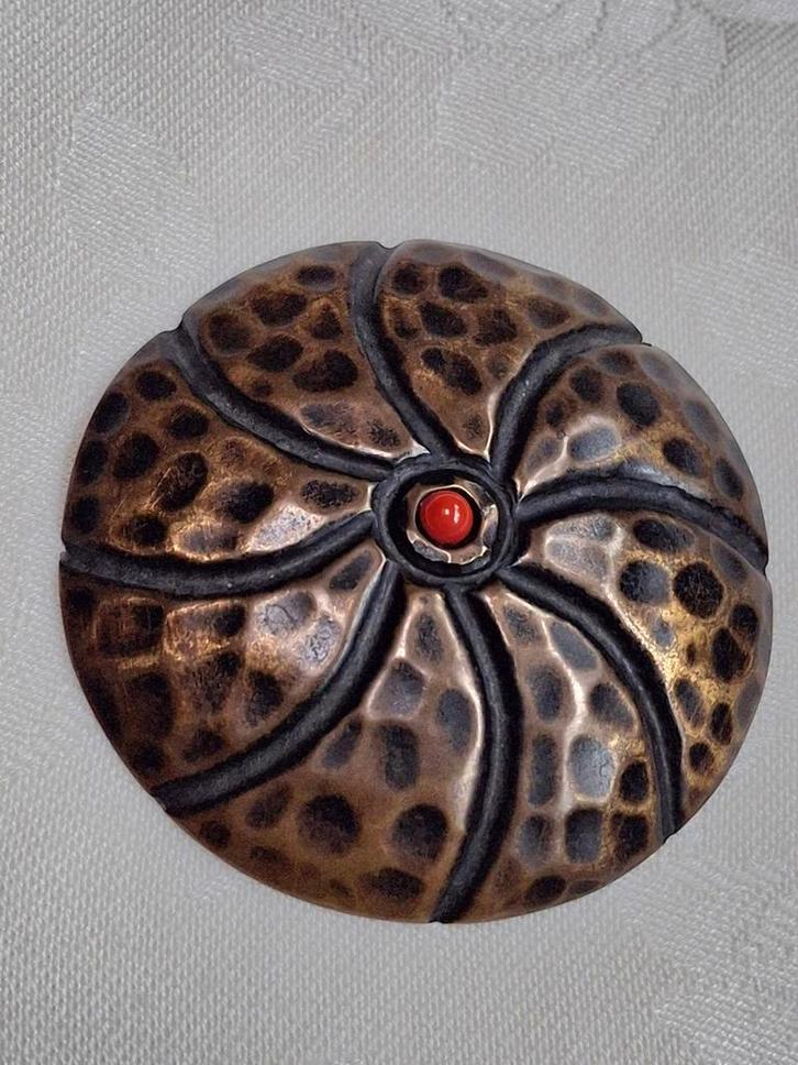 Broche Arts & Crafts Rode Steen, Sieraden, Tassen en Uiterlijk, Antieke sieraden, Broche, Overige materialen, Ophalen of Verzenden