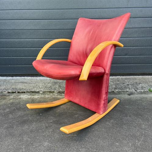OPRUIMING Stokke Tripos ergonomische schommelstoel, Huis en Inrichting, Stoelen, Gebruikt, Eén, Hout, Leer, Metaal, Rood, Ophalen