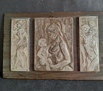 Reliëf wand kunstwerkje uit de jaren 1950. Metaal op hout. beschikbaar voor biedingen