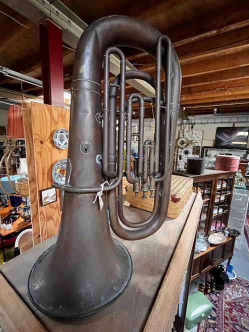 48) Antieke oude tuba, geweldig ter decoratie of opknappen., Muziek en Instrumenten, Blaasinstrumenten | Tuba's, Gebruikt, C-tuba