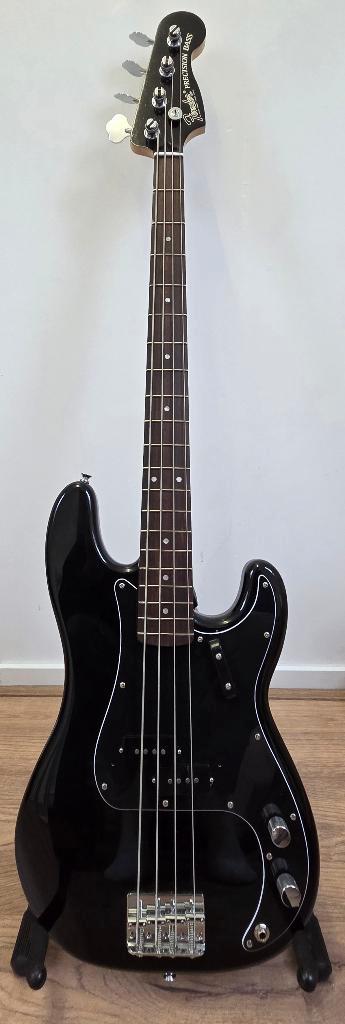 Squier (70s precision bass "replica"), Muziek en Instrumenten, Snaarinstrumenten | Gitaren | Bas, Zo goed als nieuw, Elektrisch