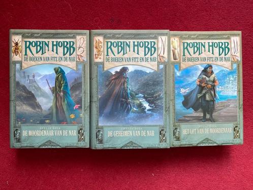 ROBIN HOBB DE BOEKEN VAN FITZ EN DE NAR DE COMPLETE TRILOGIE, Boeken, Fantasy, Zo goed als nieuw, Ophalen of Verzenden