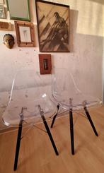 2 transparante eetkamerstoelen naar ontwerp Eames, Huis en Inrichting, Stoelen, Kunststof, Twee, Overige kleuren, Industrieel design