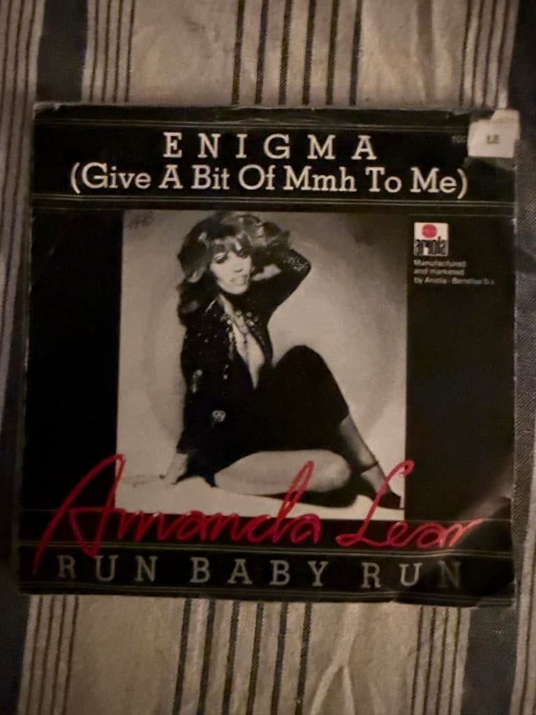 Enigma - Give A Bit Of Mmh To Me - Amanda Lear Single, Gebruikt, 7 inch, Single, Ophalen of Verzenden