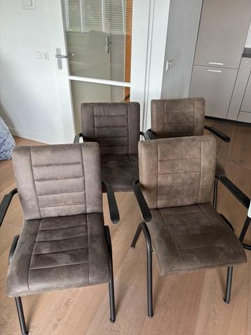 Bruine, leren eettafelstoelen beschikbaar voor biedingen