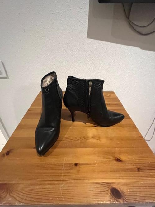 zomer laarsje unisa, Kleding | Dames, Schoenen, Zo goed als nieuw, Lage of Enkellaarzen, Zwart, Ophalen of Verzenden
