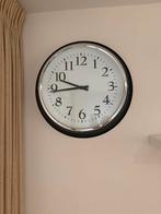 BRAVUR Wandklok zwart van de ikea, Ophalen, Zo goed als nieuw, Analoog, Wandklok