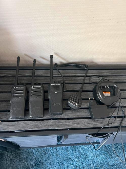 Set van 3 originele Motorola portofoons, type DP1400 enCP040, Audio, Tv en Foto, Radio's, Zo goed als nieuw, Ophalen of Verzenden