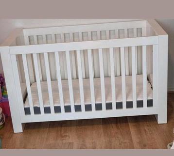 Kidsmill Alaska II; ledikant, commode en wandplank beschikbaar voor biedingen