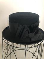 Elegante zwarte dames hoed met veren, Ophalen, Zo goed als nieuw, One size fits all, Hoed