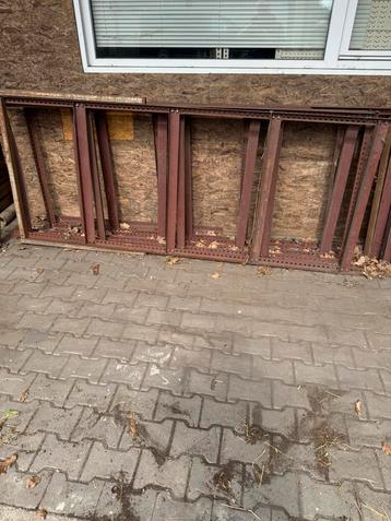Metalen sterke stellingen beschikbaar voor biedingen